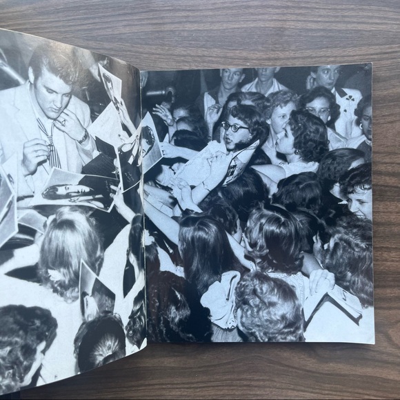 VINTAGE Collector’s Item Elvis LIFE Magazine - Picture 3 of 6